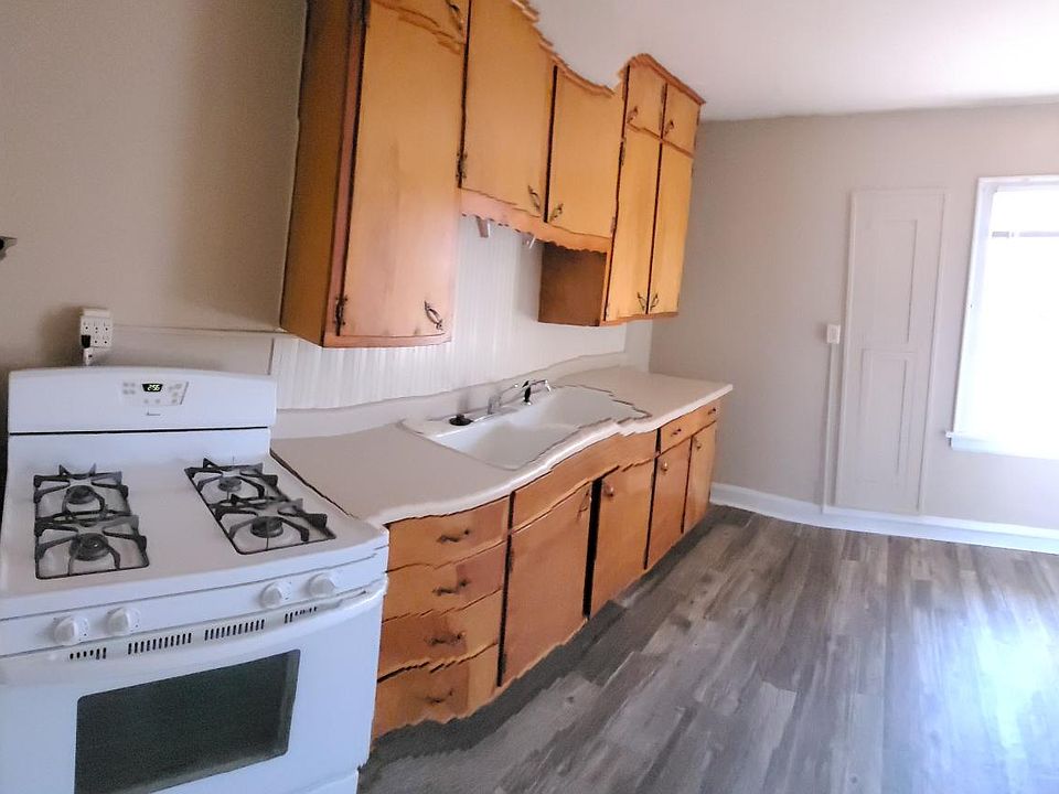 This is the Kitchen. Kitchen counter is in a straight line. Don't know why it shows it wavy in this photo