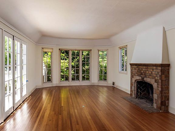 5th image of 201 W Bellevue Ave