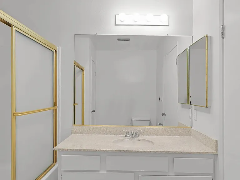 1619 S Bentley Ave #101 — Photo 26