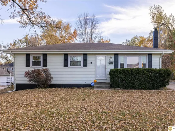 9211 Fowler Cir, Omaha, NE 68134