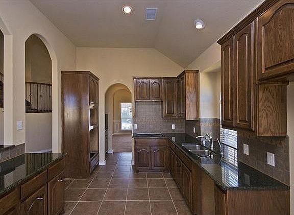 4th image of 318 Equine Ln