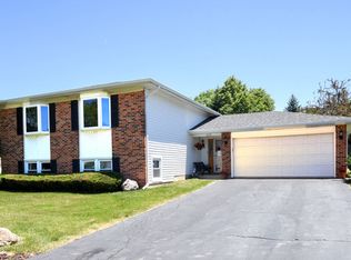 1035 Florida Ln, Elk Grove Village, IL 60007