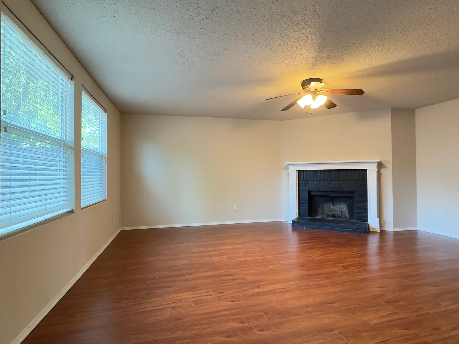 4 bed, 2.5 bath, 2907 sqft, $2,350 — Photo 3