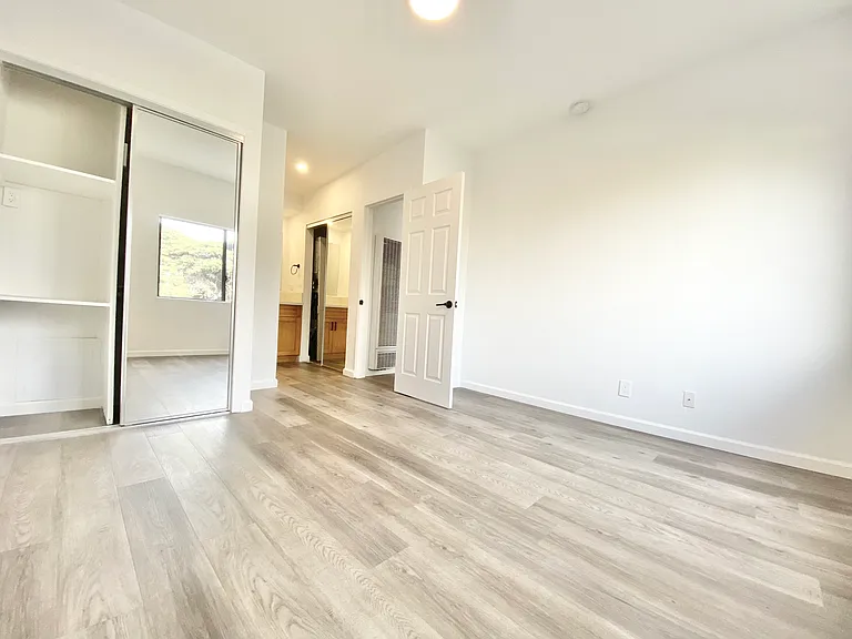 1240 S Bronson Ave #9 — Photo 7