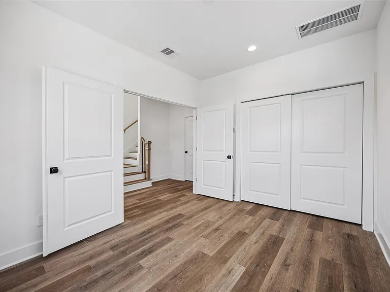 835 Elkhart St #F — Photo 3