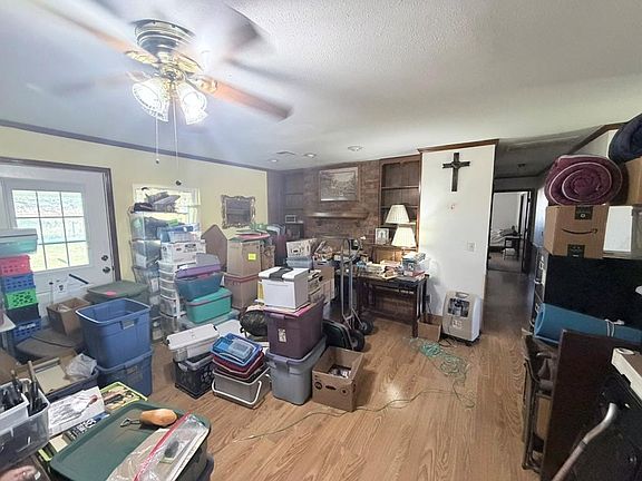 3rd image of 2501 Manor Rd