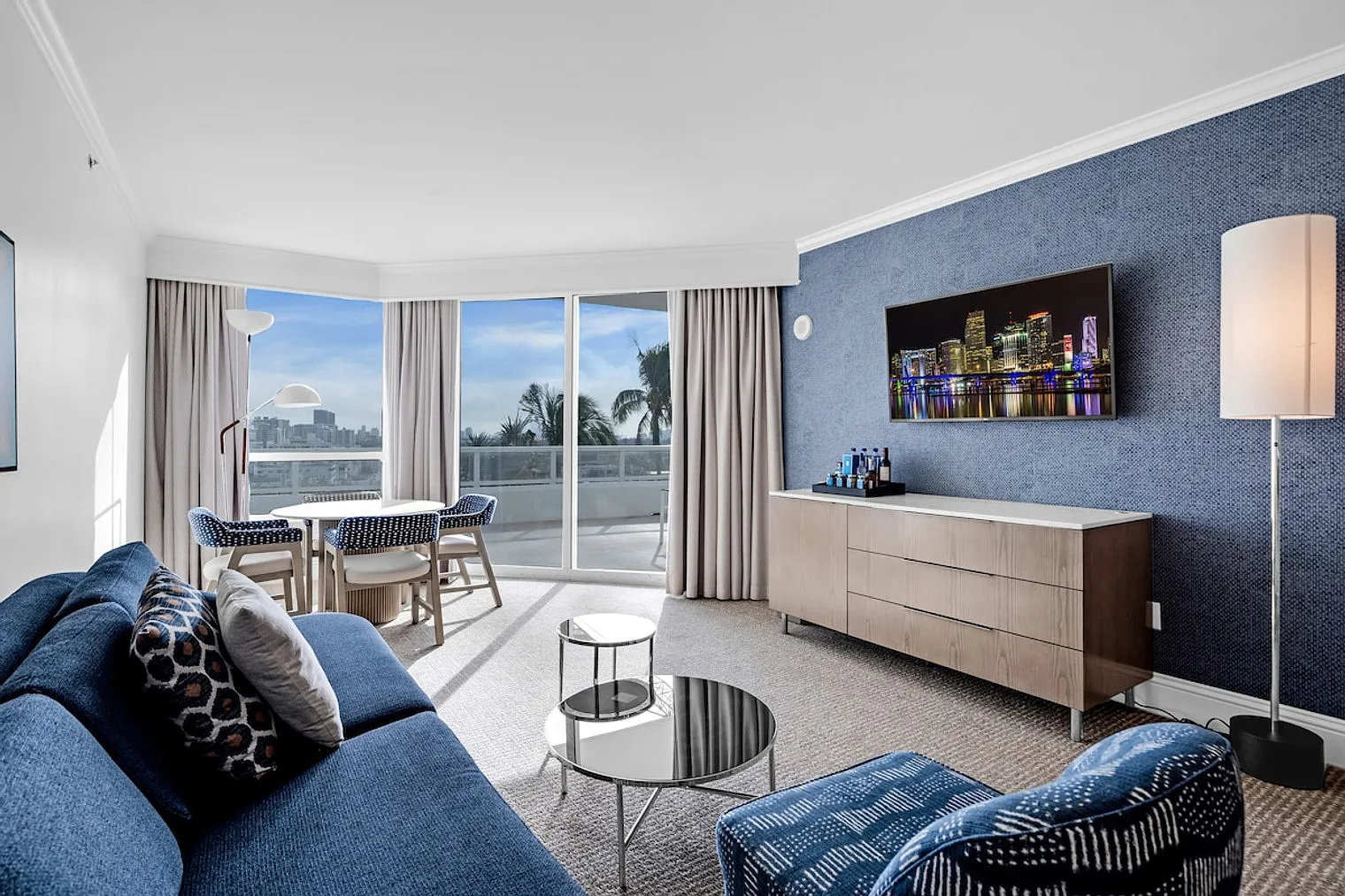 1 bed, 2.0 bath, 1076 sqft, $8,201 — Photo 3