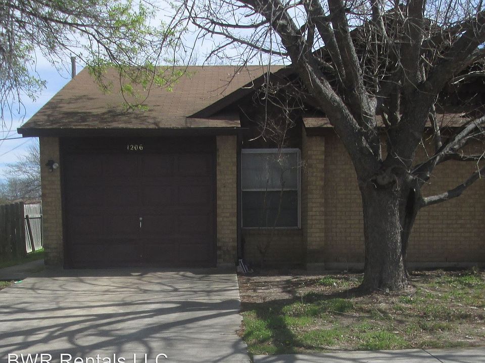 1st image of 1206 Royal Crest Dr