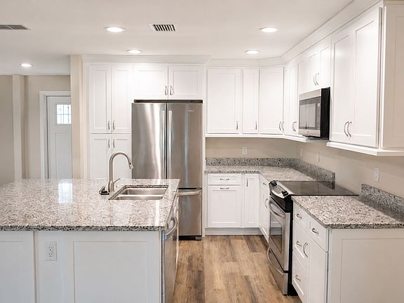 4th image of 4223 SE 4th Pl