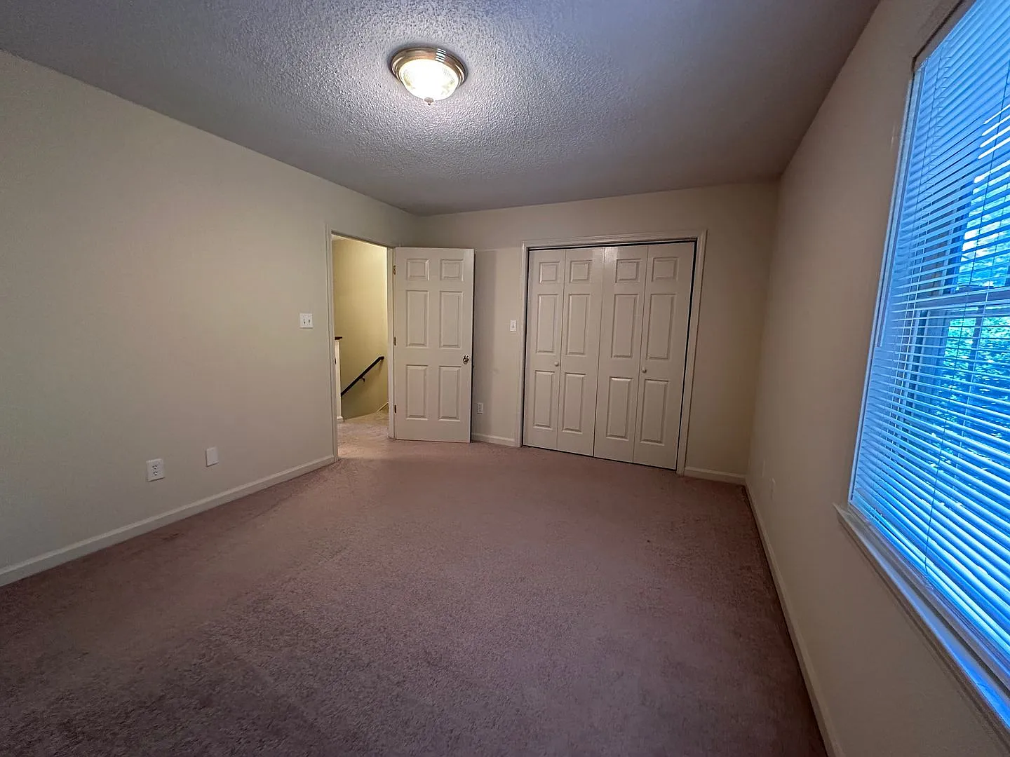 Secluded NW Hickory Townhome with Included Utilities — Photo 2