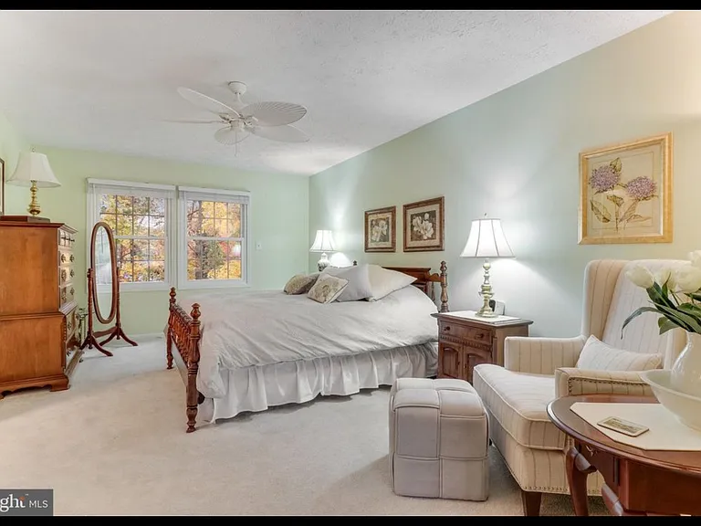 210 Pin Oak Ct — Photo 16