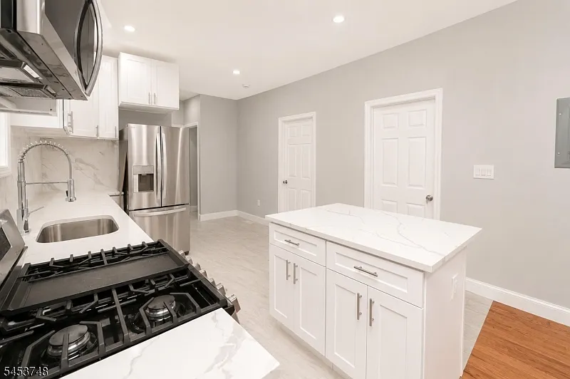 3 bed, 1.0 bath, $2,800 — Photo 4