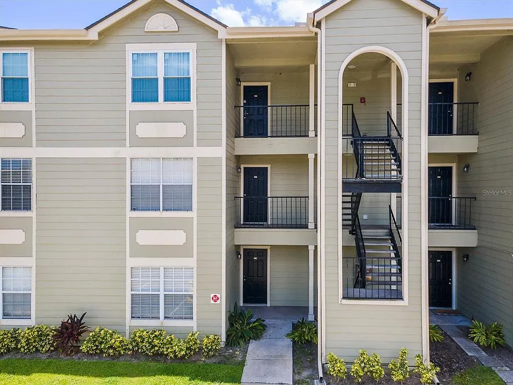 3 bed, 2.0 bath, 1157 sqft, $1,900 — Photo 1
