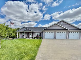 26 Asa Creek Ct, Sullivan, IL 61951