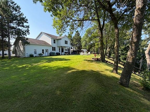 3rd image of 45207 Lamplight Dr
