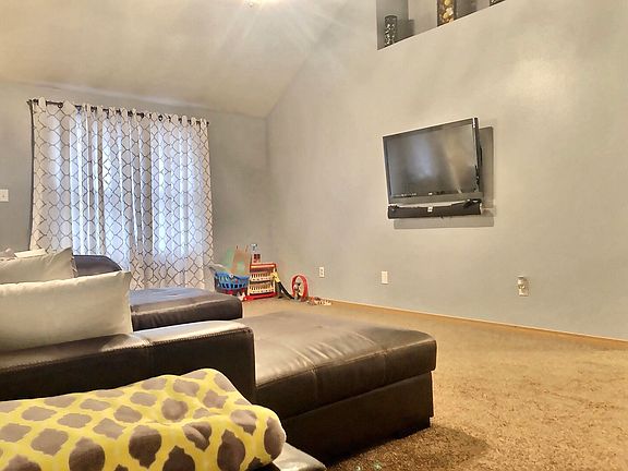 4th image of 966 Cowan Dr
