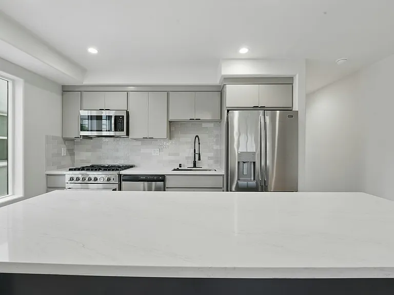 8234 Blackburn Ave #8236-1/2 — Photo 29