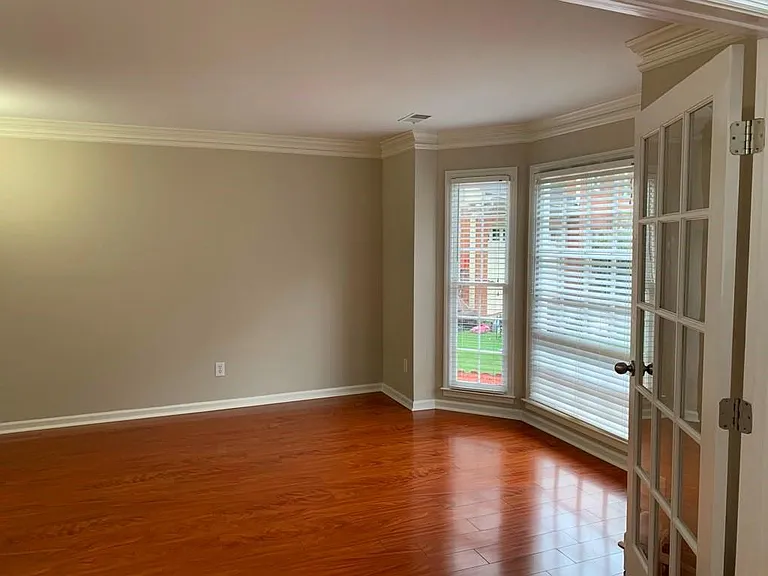3014 Eglantine Ct — Photo 4
