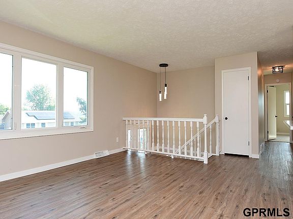 3rd image of 14935 L St