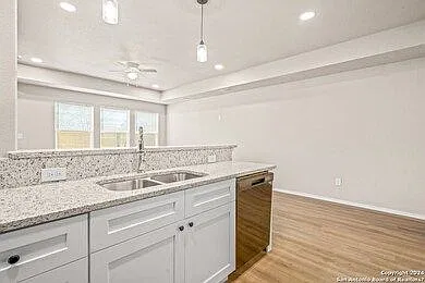 3 bed, 2.5 bath, 1455 sqft, $1,595 — Photo 4