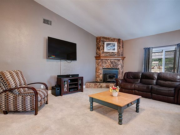 3rd image of 16115 Oak Springs Dr