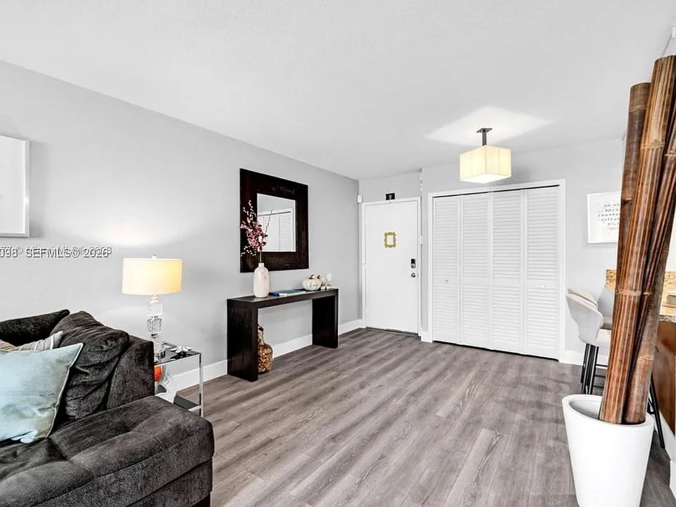 830 NW 87th Ave #303