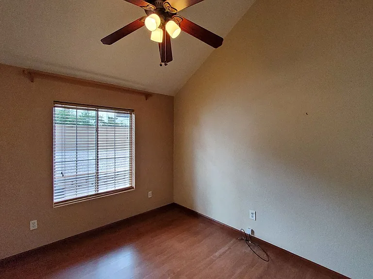 107 W Sherwood Dr — Photo 10