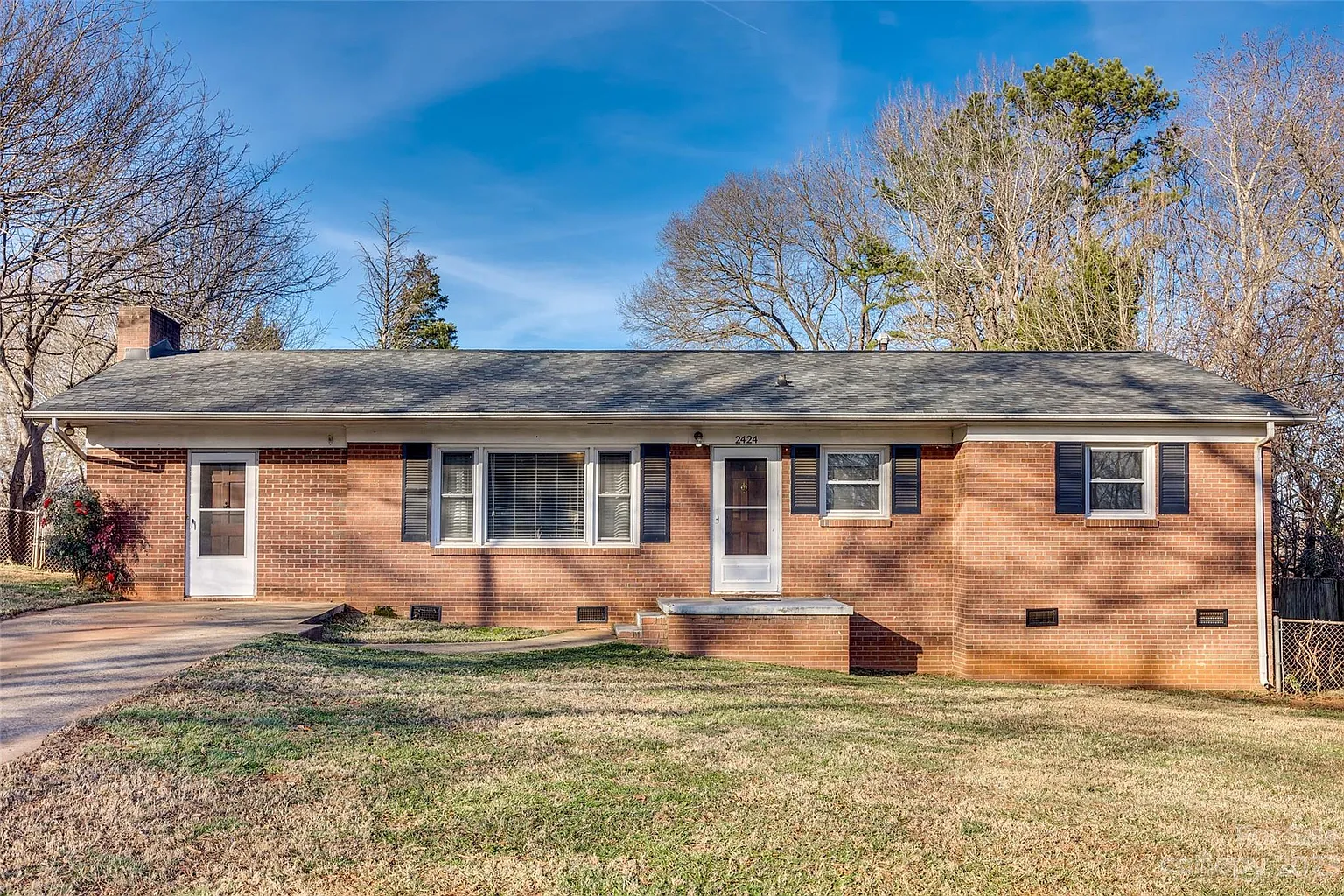 2424 Middleton Dr photo 1