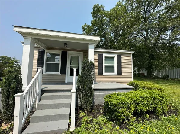 403 Greenville Dr, Williamston, SC 29697