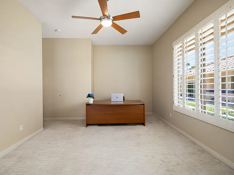285 W Kavenish Dr — Photo 10