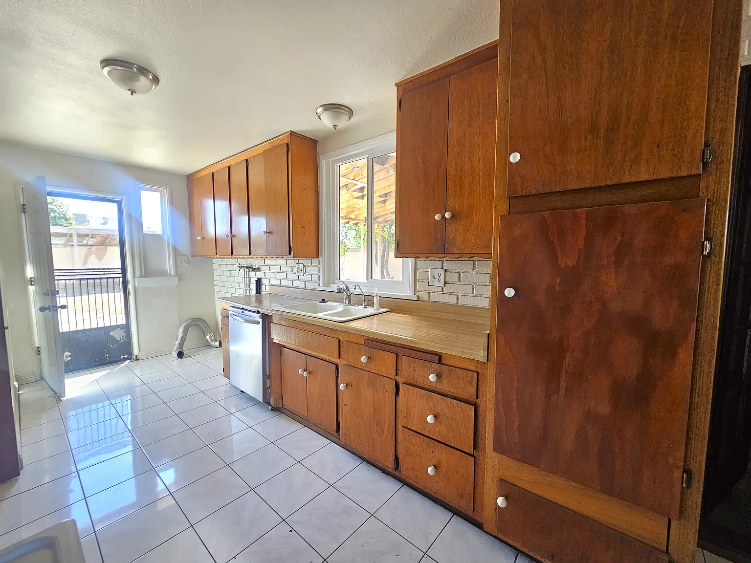 3 bed, 1269 sqft, $3,700 — Photo 4