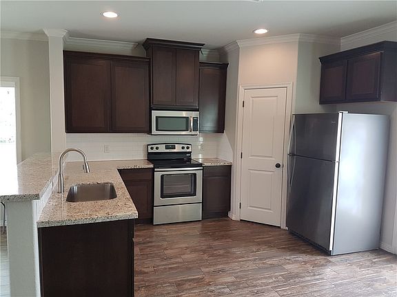 5th image of 107 Ehlinger Dr