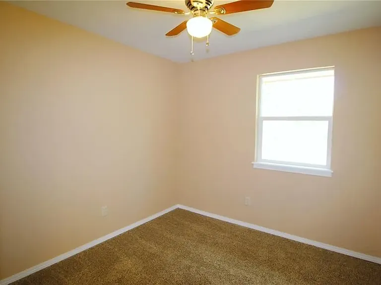 213 Cherokee Ln — Photo 22