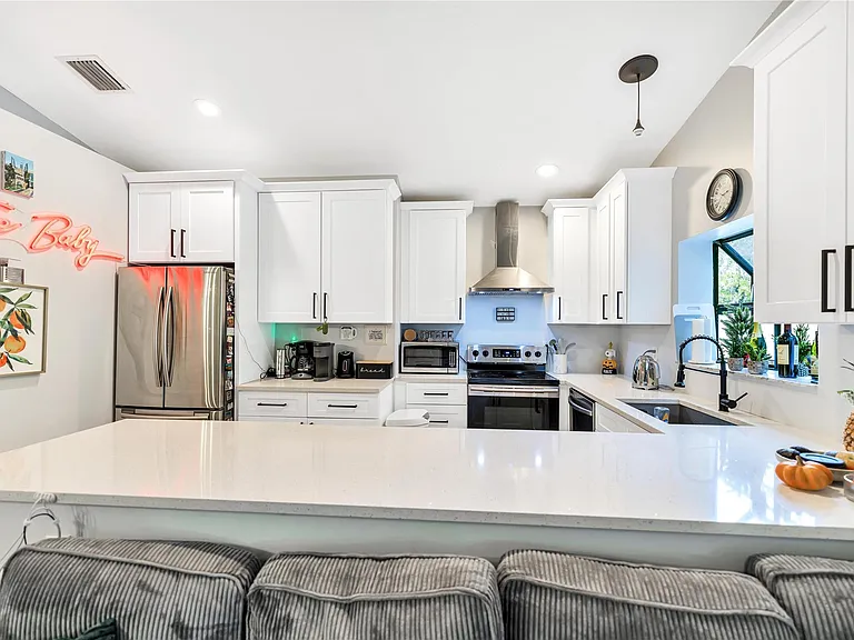 5568 American Cir — Photo 13