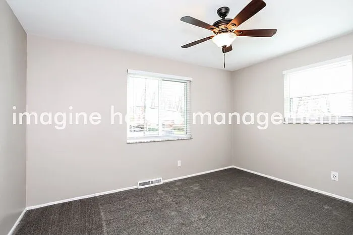 10496 Thornview Dr — Photo 7