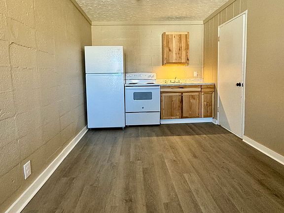 3rd image of 1018 W Lexington Ave #20