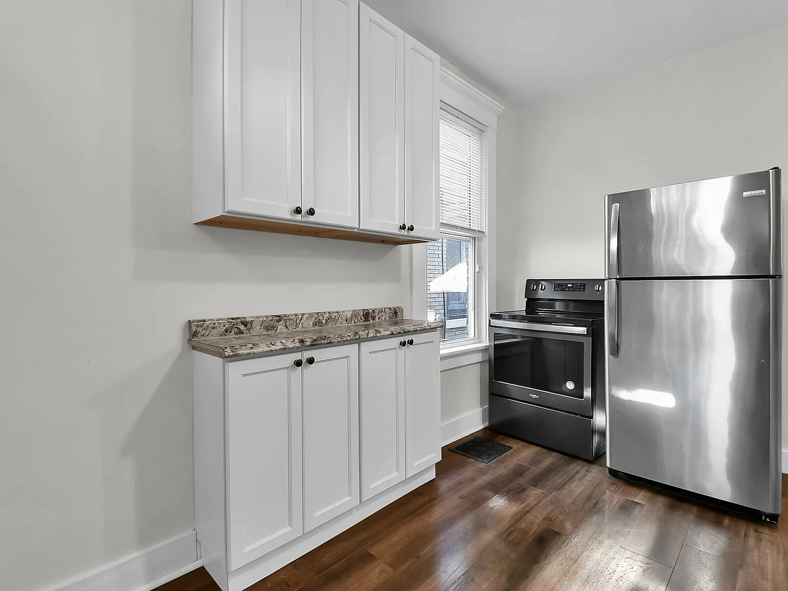 1506 Summit St — Photo 4