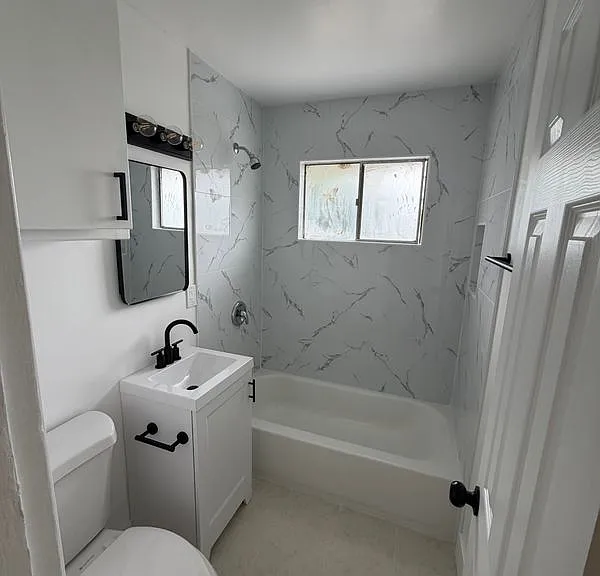 640 W 20th St #8 — Photo 5