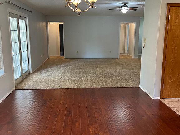 3rd image of 806 Saint Lo St