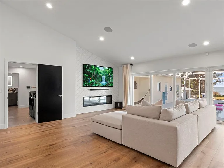 1021 Temple Grove Pl — Photo 10