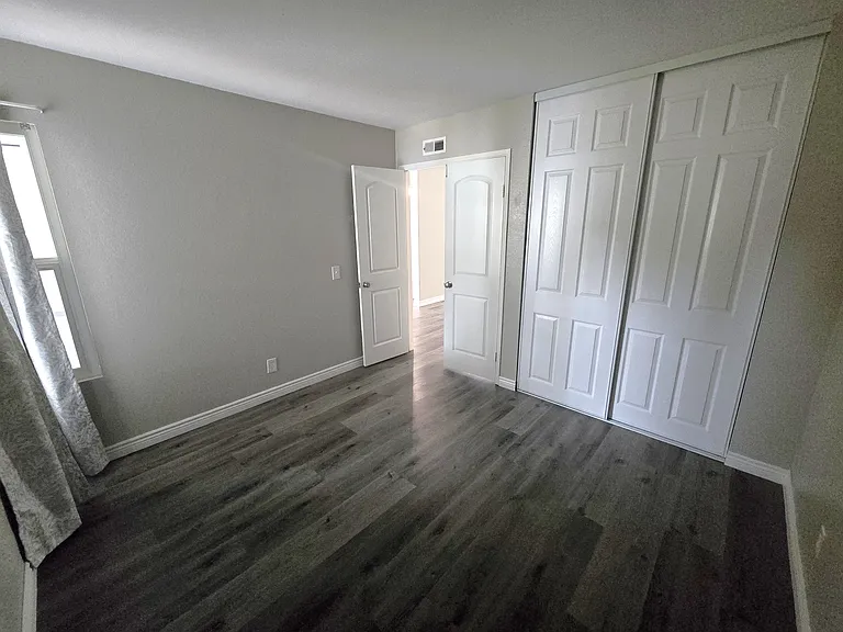 1454 Emerald St — Photo 16
