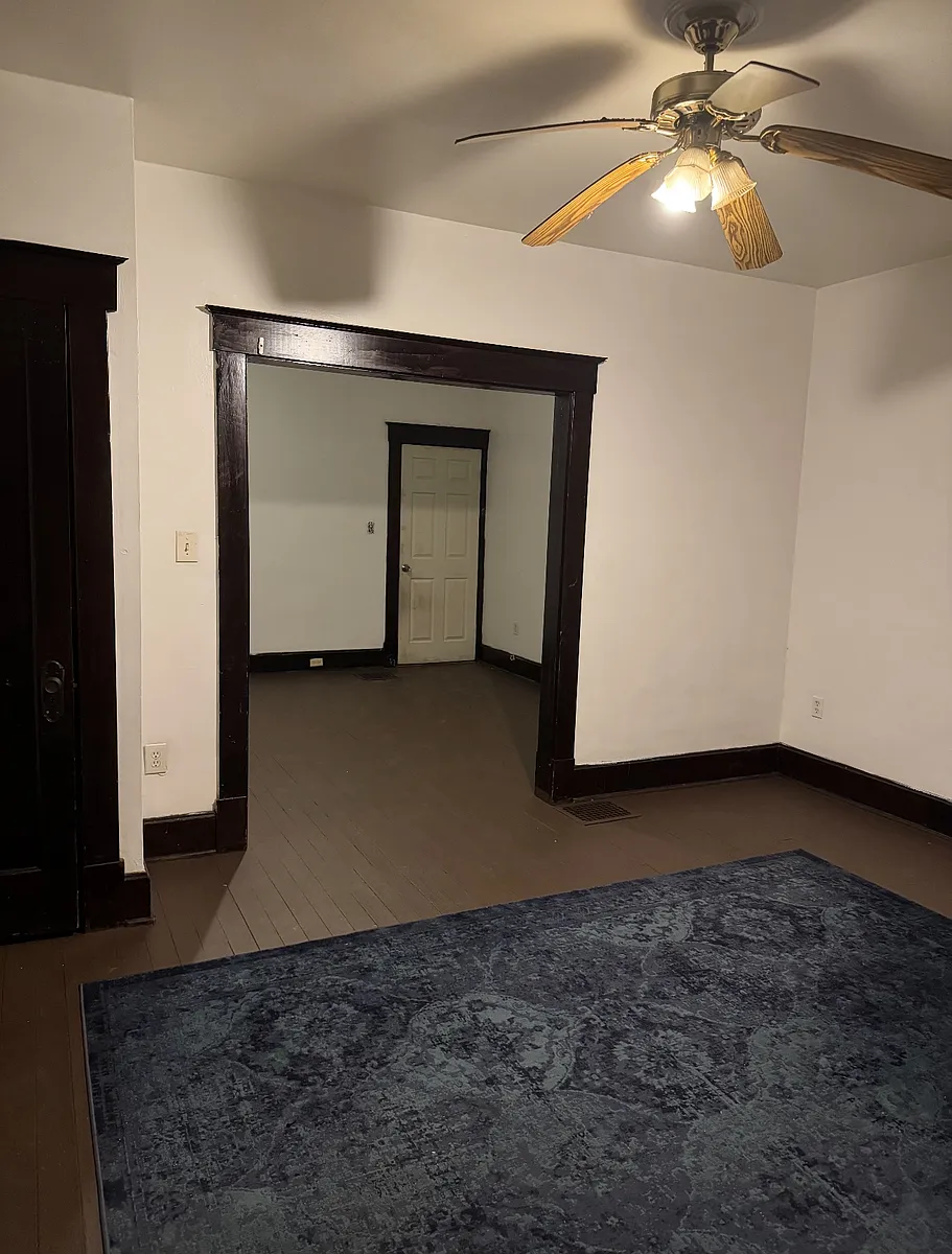 Building Photo - 3040 Glenway Ave #1