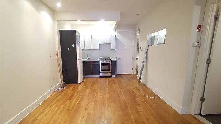 Rented by Evergreen Apartments BK | media 82