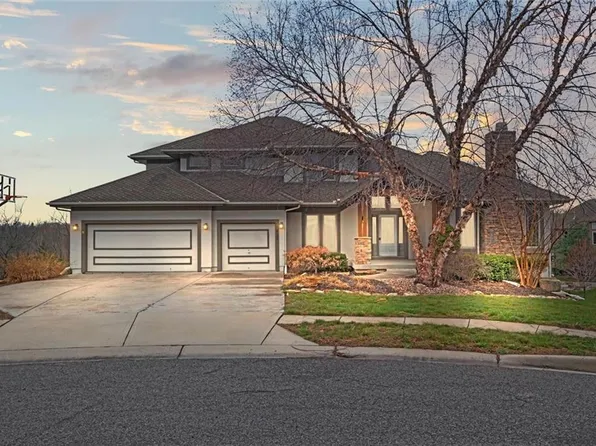 8156 Bittersweet Dr, Lenexa, KS 66220