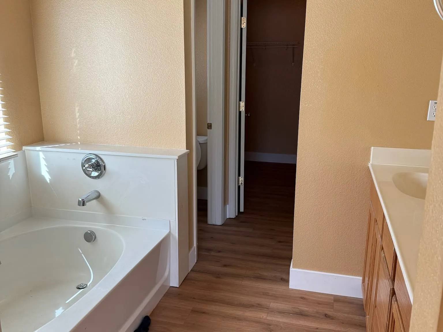 4 bed, 2.5 bath, 2065 sqft, $2,775 — Photo 4