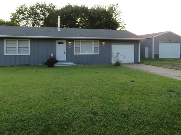 8867 Hilltop Rd, Ozawkie, KS 66070