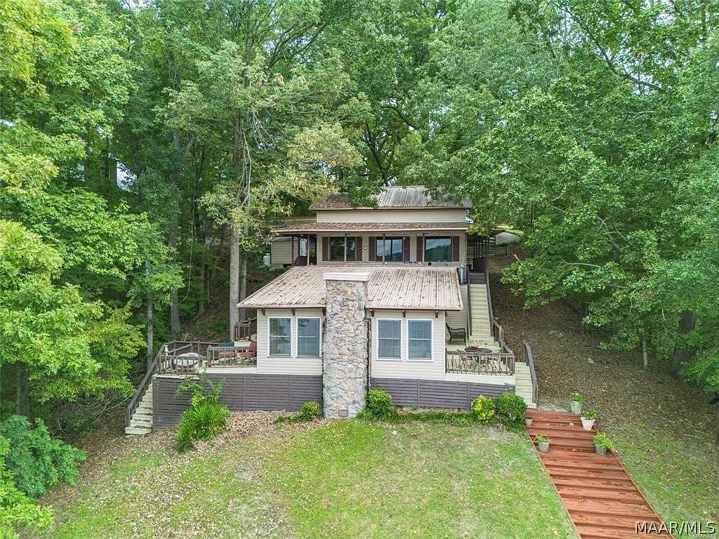 3 bed, 2.0 bath, 1584 sqft, $2,250 — Photo 2