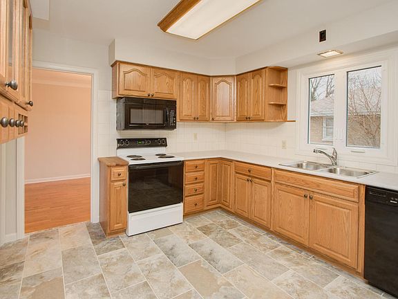 3rd image of 3629 Canterbury Ave
