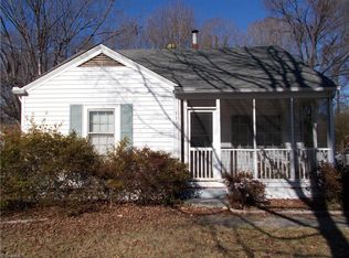 1133 Countryside Dr, High Point, NC 27265