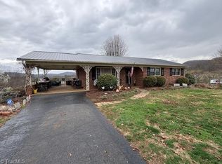 927 Shingle Gap Rd, Purlear, NC 28665